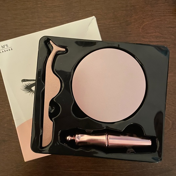 HOST PICK๐Magnetic eyeliner and lashes - Picture 2 of 3